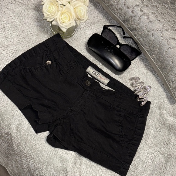 BKE Mollie Women's Black Shorts - Picture 1 of 3